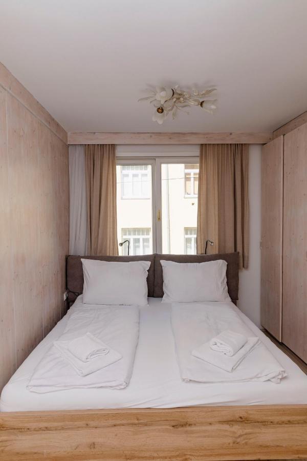 Beautiful 2-Bedroom Apartment Near Schoenbrunn Wina Bagian luar foto