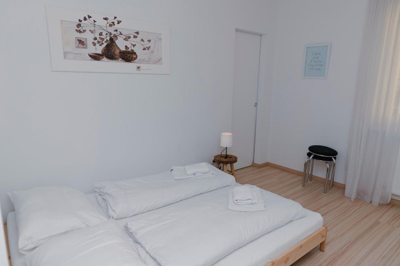 Beautiful 2-Bedroom Apartment Near Schoenbrunn Wina Bagian luar foto