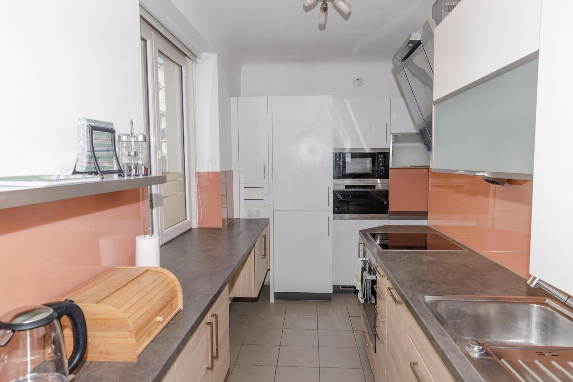 Beautiful 2-Bedroom Apartment Near Schoenbrunn Wina Bagian luar foto