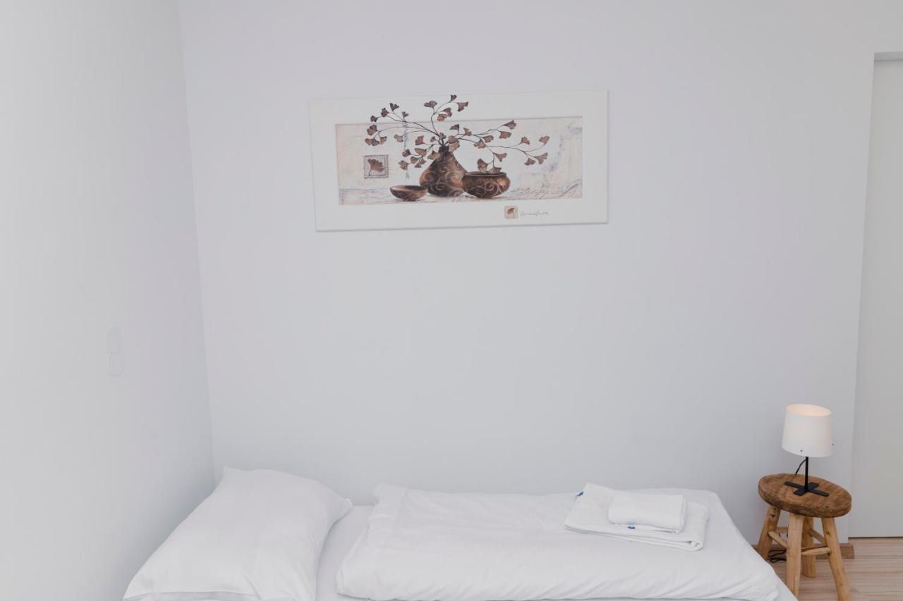 Beautiful 2-Bedroom Apartment Near Schoenbrunn Wina Bagian luar foto