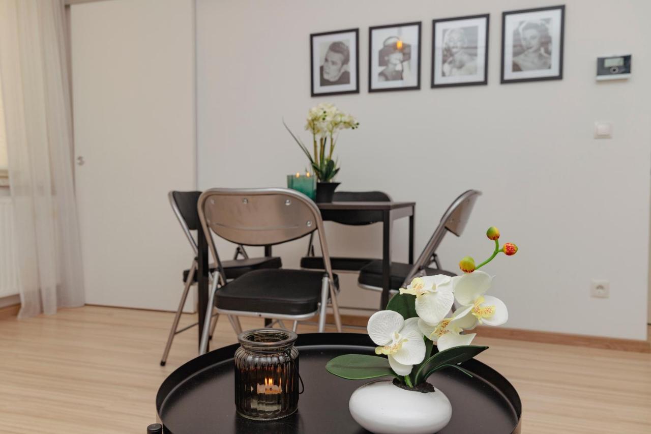 Beautiful 2-Bedroom Apartment Near Schoenbrunn Wina Bagian luar foto