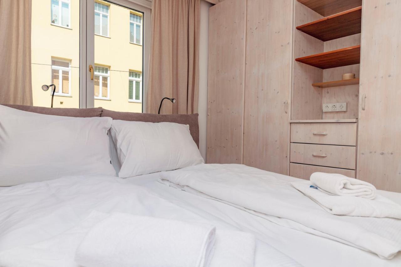Beautiful 2-Bedroom Apartment Near Schoenbrunn Wina Bagian luar foto